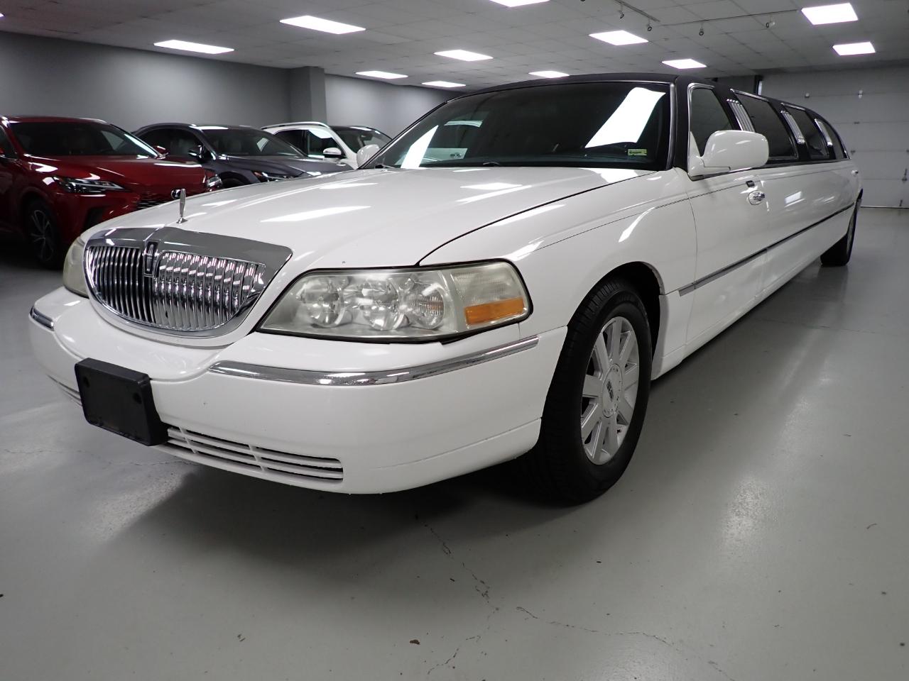 lincoln town car 2004 1L1FM81W64Y601210 image lincoln town car 2004 1L1FM81W64Y601210 image